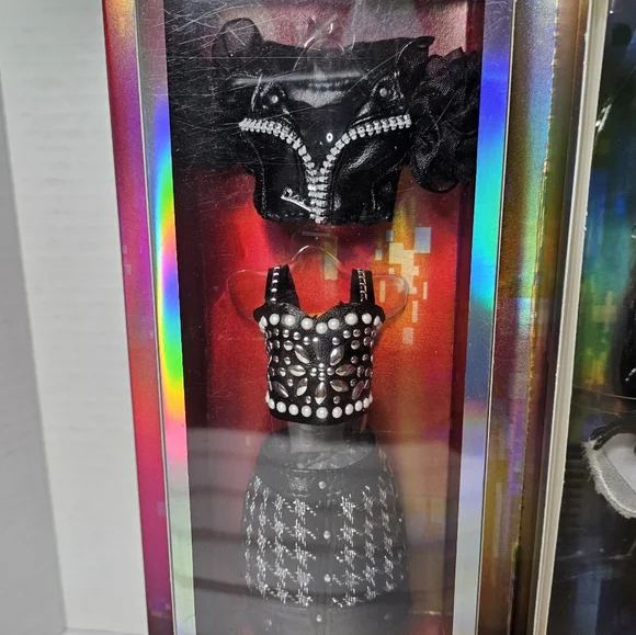 New Shadow High Shanelle Onyx Rainbow High Fashion Doll - Picture 3 of 9